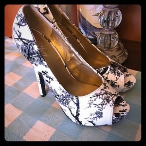 Show Story high heels